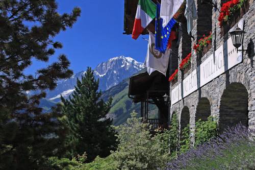 La Salle Italy Reservation